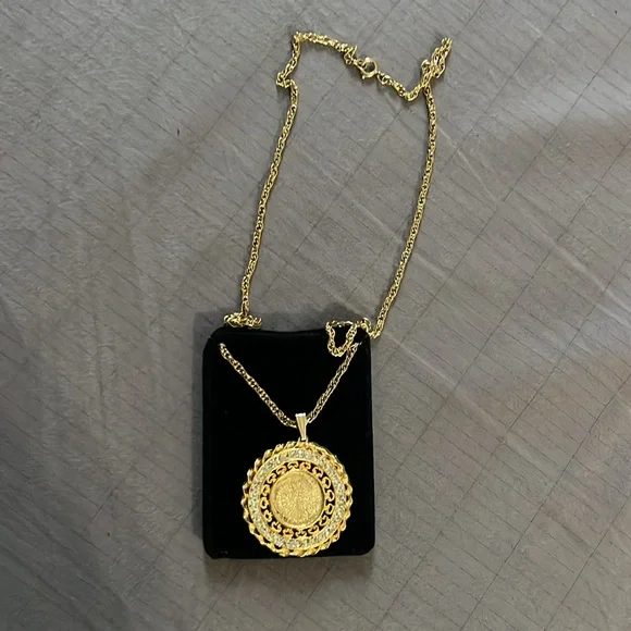 Regal Gems Gold and Silver Pendant Necklace - Picture 5 of 9